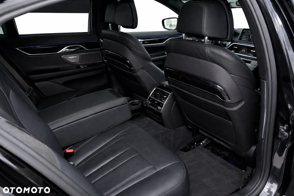 BMW Seria 7 - 26