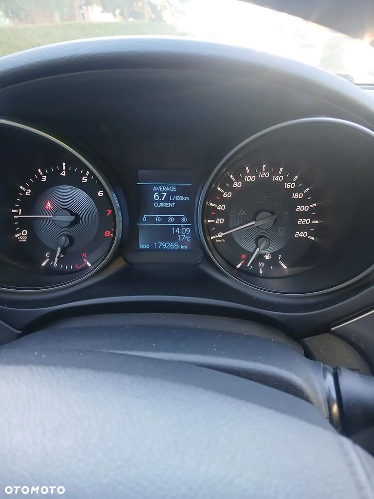 Toyota Avensis 1.6 Active - 9