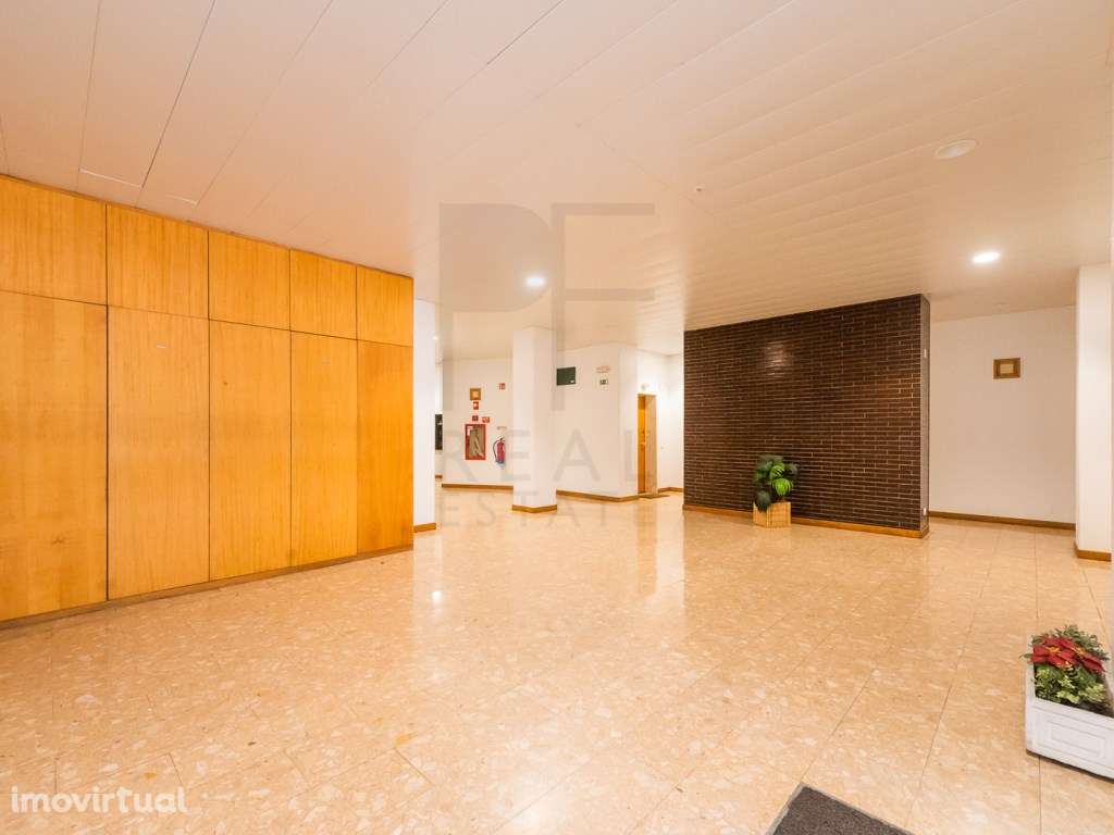 Excelente T1 no Coração do Estoril | Localização Premium - Grande imagem: 3/45