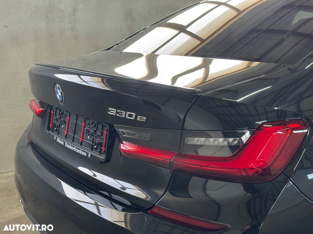 BMW Seria 3 330e Aut. M Sport - 24