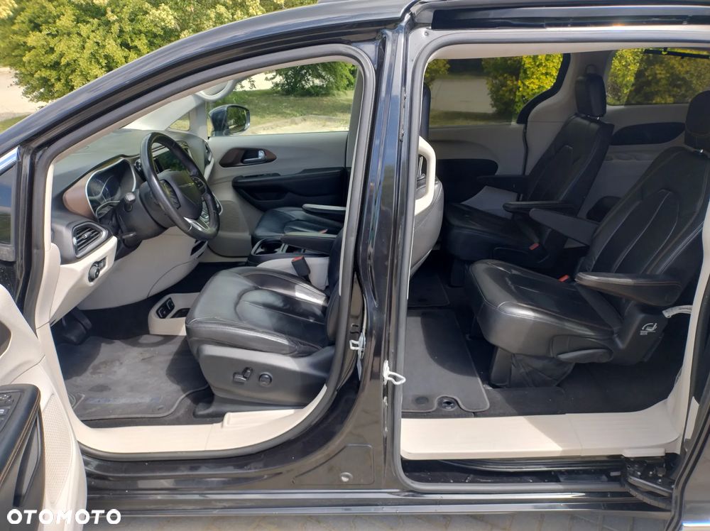 Chrysler Pacifica - 14