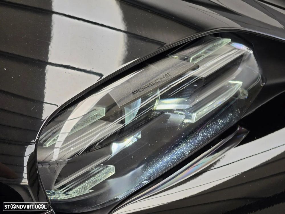 Porsche Taycan 4 - 11