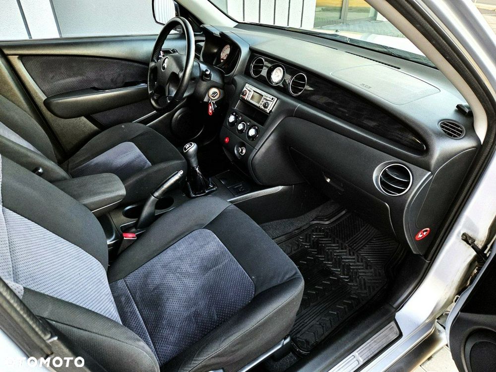 Mitsubishi Outlander 2.4 4WD Intense - 23