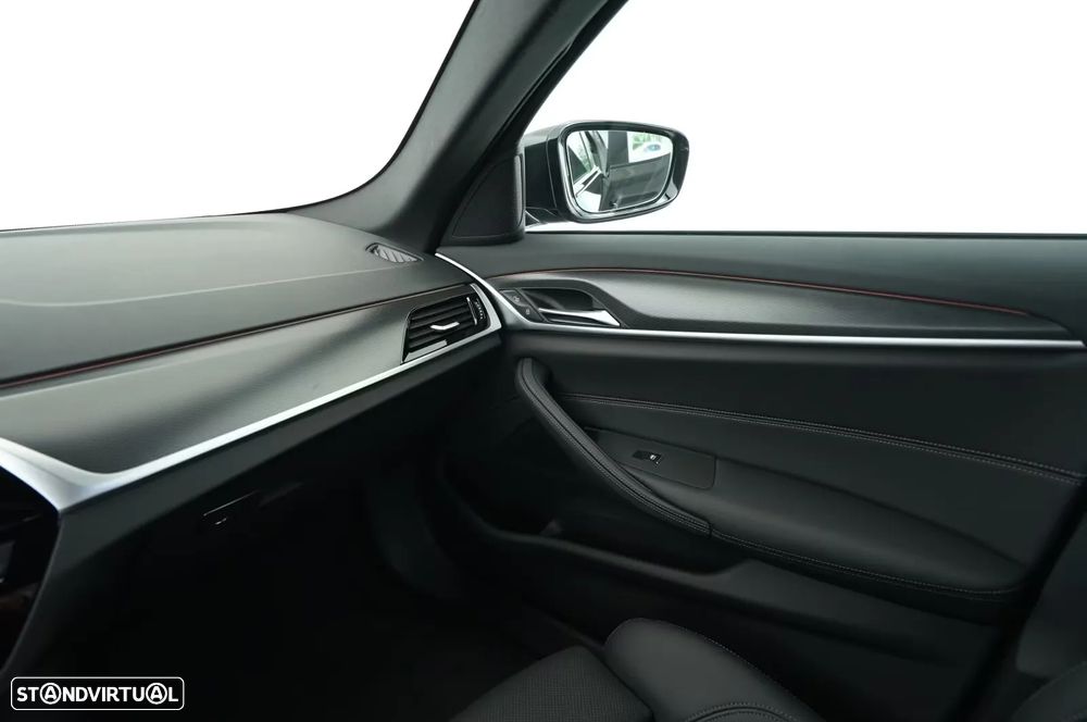 BMW 545 e xDrive Pack M - 10