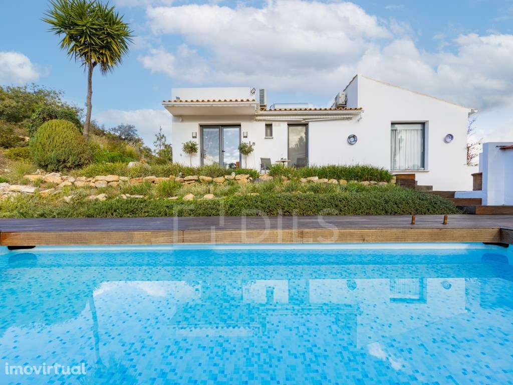 Moradia T3 com piscina e jardim privativo em Loulé - Grande imagem: 2/36