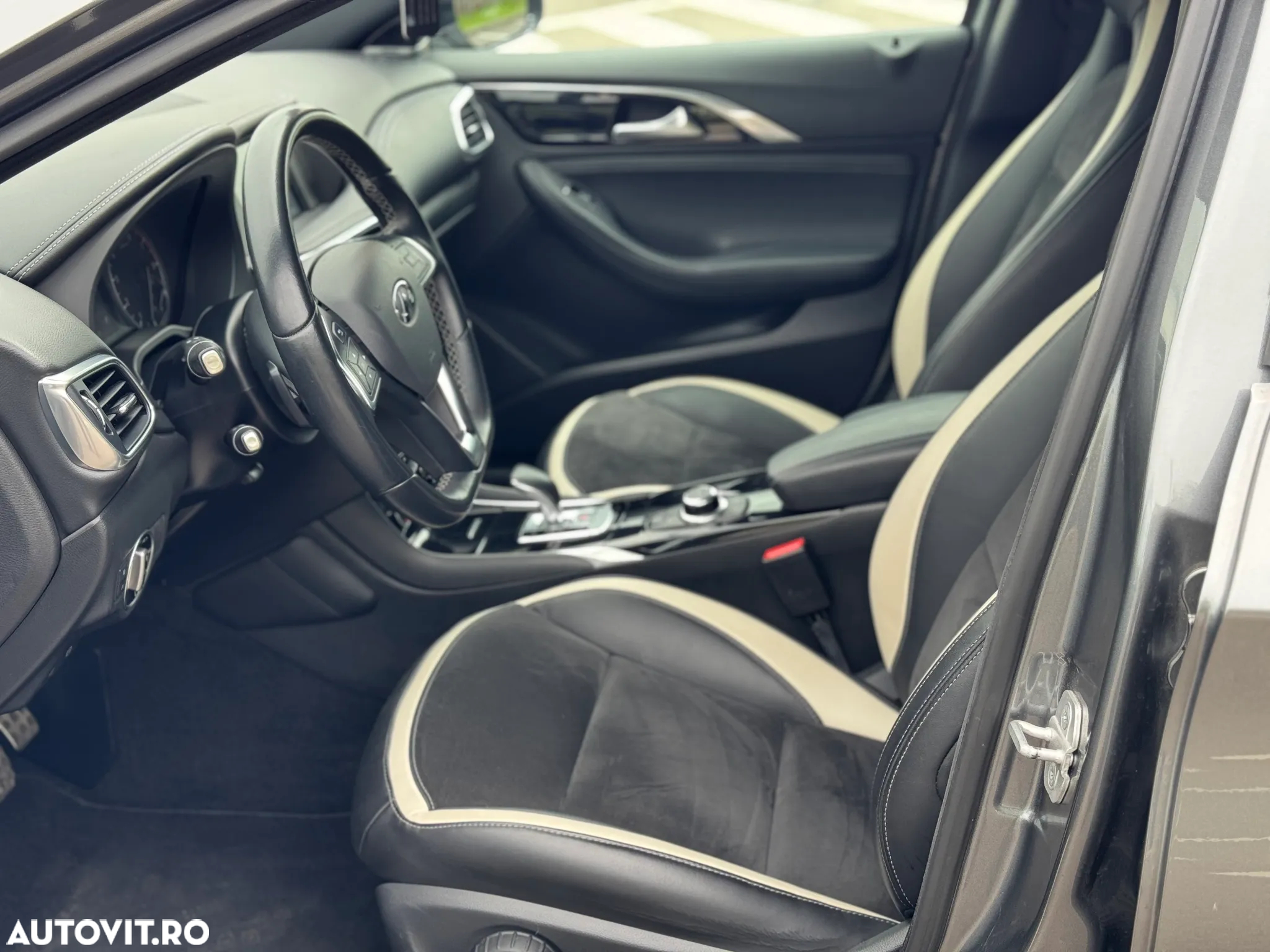 Infiniti Q30 1.6t DCT Premium - 6