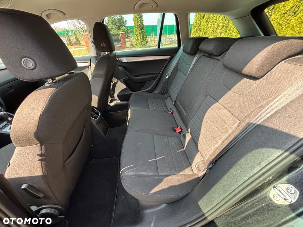 Skoda Octavia 2.0 TDI 4x4 DSG L&K - 26