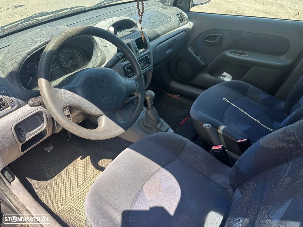 Renault Clio II 1.2i de 1999 para peças - 3