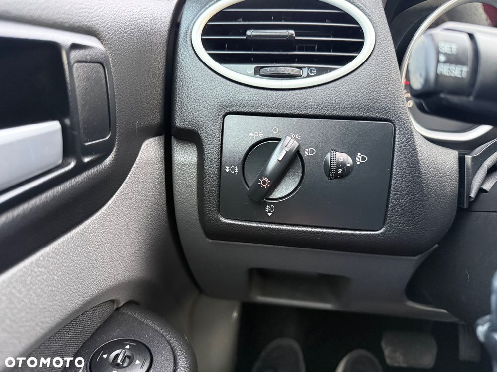 Ford Focus 1.6 16V Ghia - 15