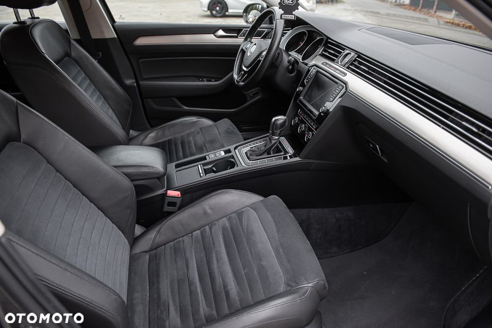 Volkswagen Passat 2.0 TDI SCR 4Motion DSG Highline - 30