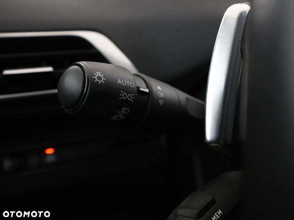 Peugeot 3008 1.2 PureTech Active S&S EAT8 - 37