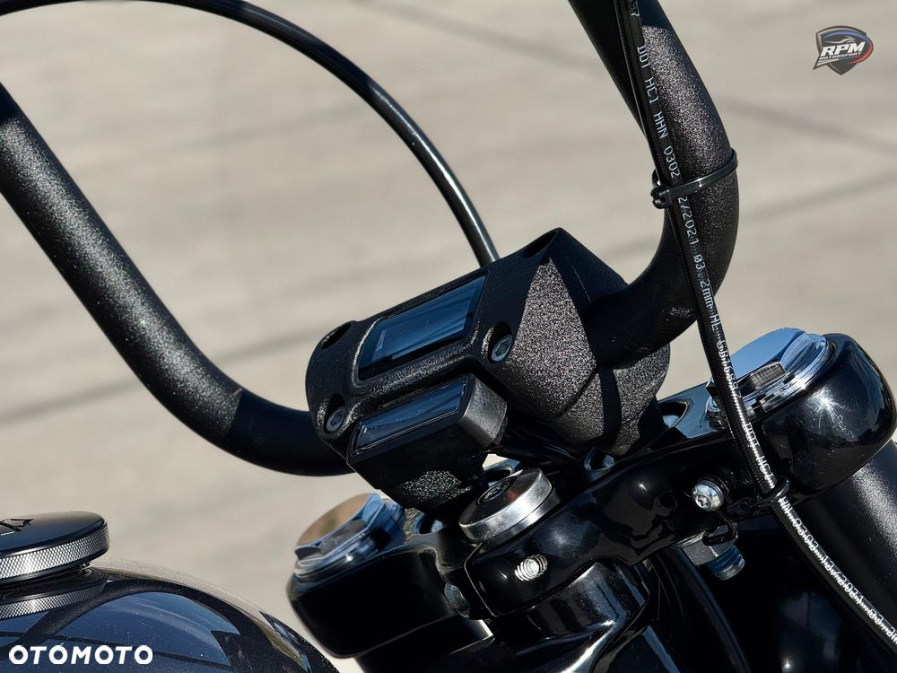 Harley-Davidson Softail Street Bob - 34