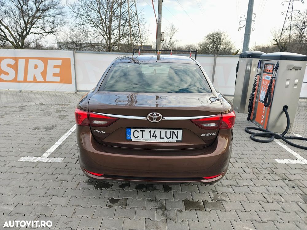 Toyota Avensis 2.0 D-4D Executive Terracotta - 4