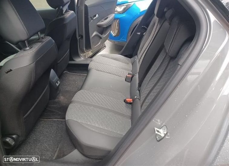 Peugeot e-2008 54 kWh Allure - 6