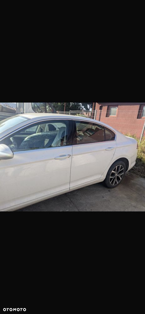 Volkswagen Passat 2.0 TDI Elegance DSG - 2