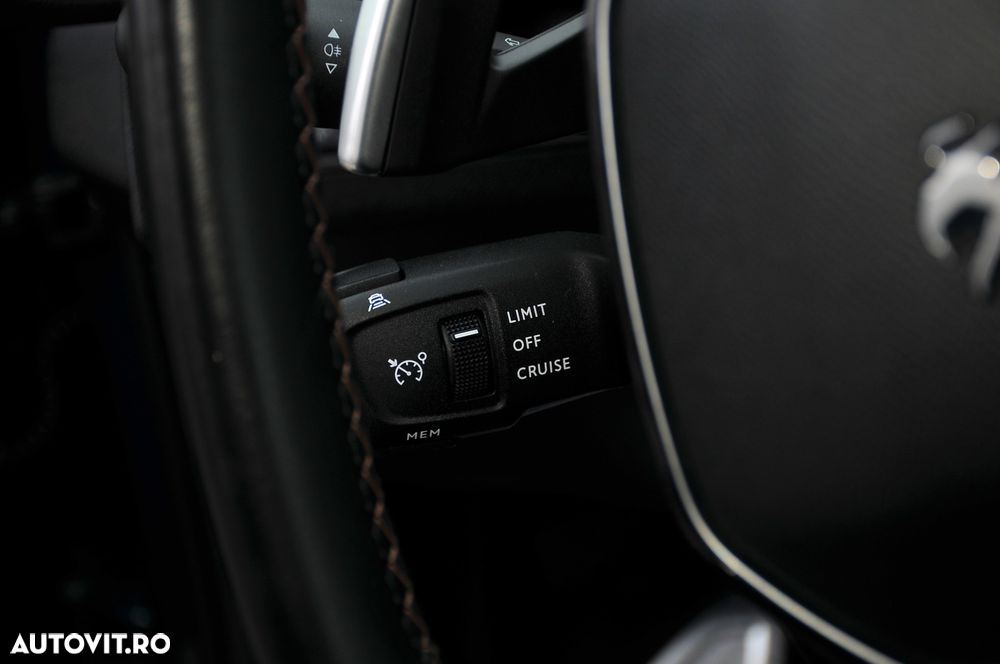 Peugeot 3008 Plug-In Hybrid 225 e-EAT8 GT - 34