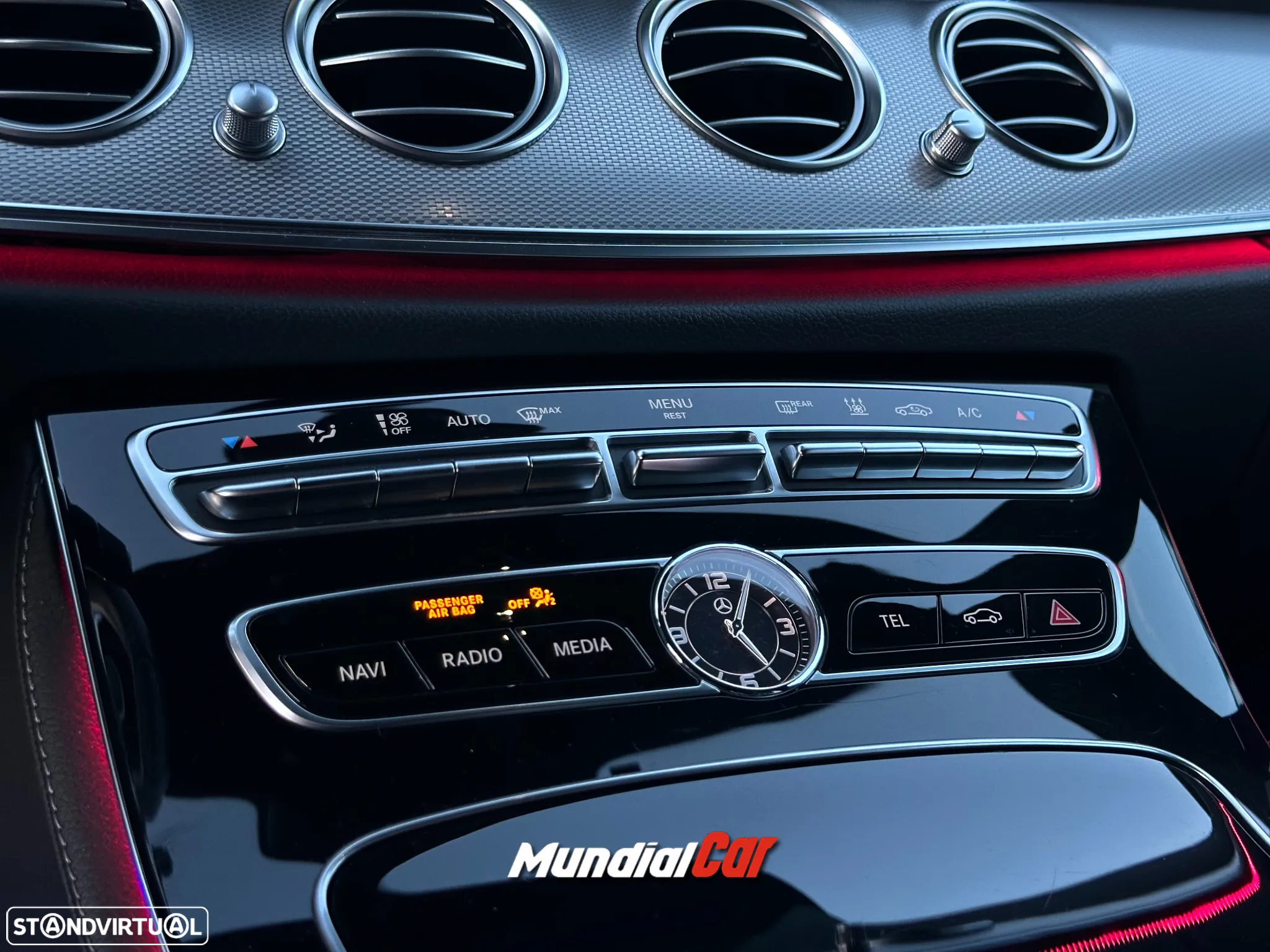 Mercedes-Benz E 220 d 4Matic T 9G-TRONIC AMG Line - 28