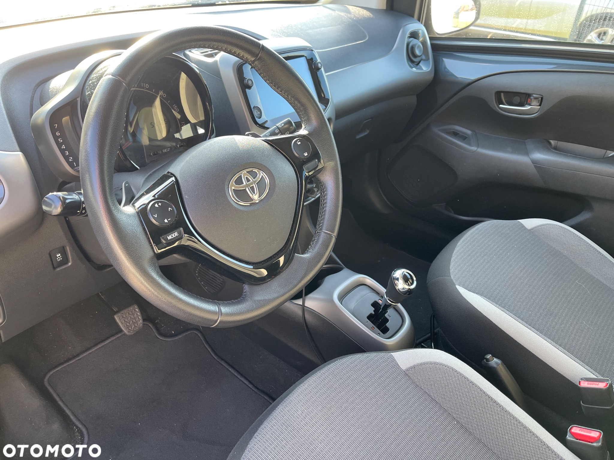 Toyota Aygo x.shift x-play connect - 22