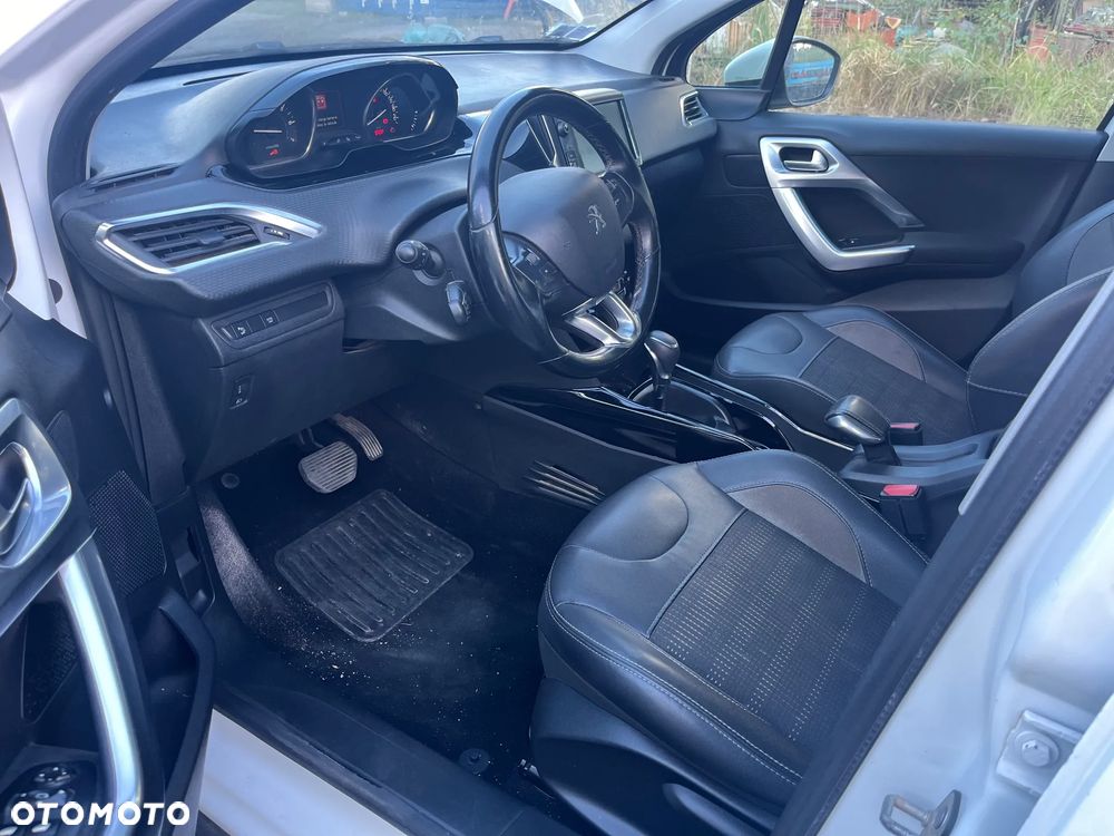 Peugeot 2008 1.2 Pure Tech Allure S&S EAT6 - 9