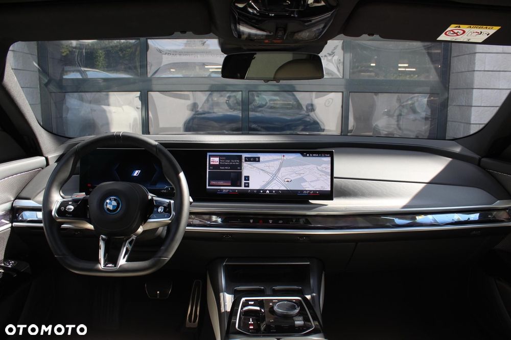 BMW i7 - 6