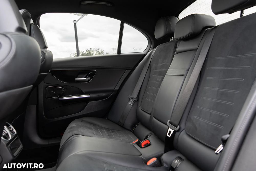Mercedes-Benz C 300 4MATIC 9G-TRONIC AMG Line - 21