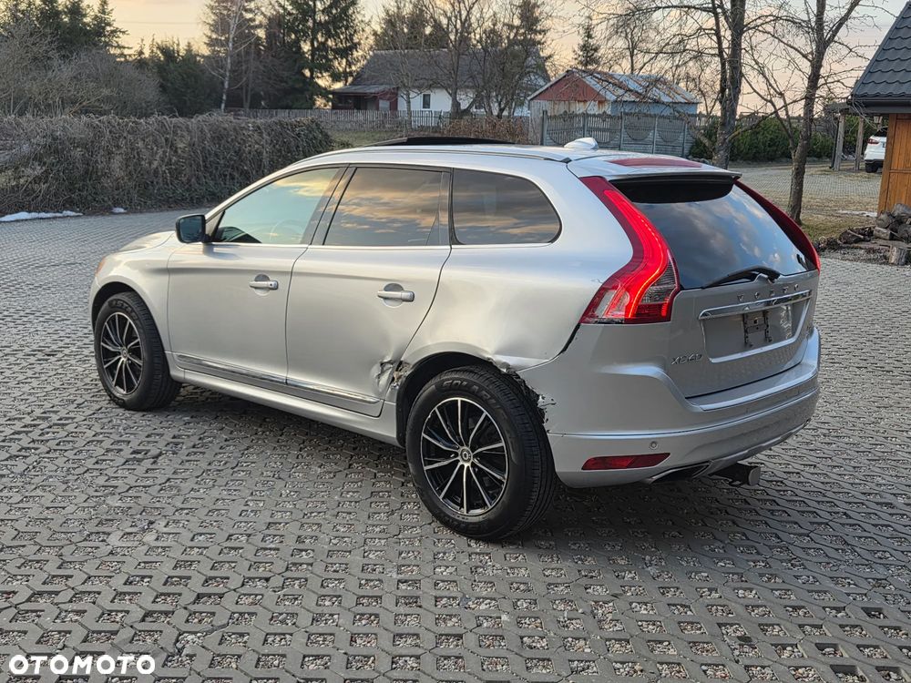 Volvo XC 60 T5 AWD Geartronic Momentum - 4