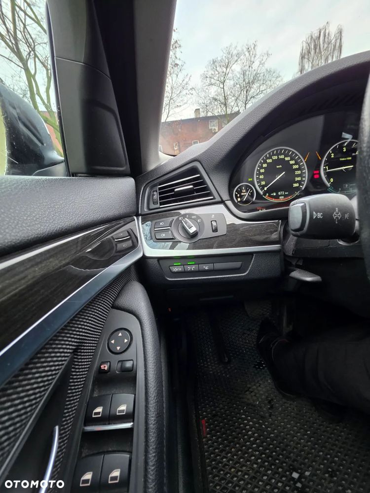 BMW Seria 5 525d - 13