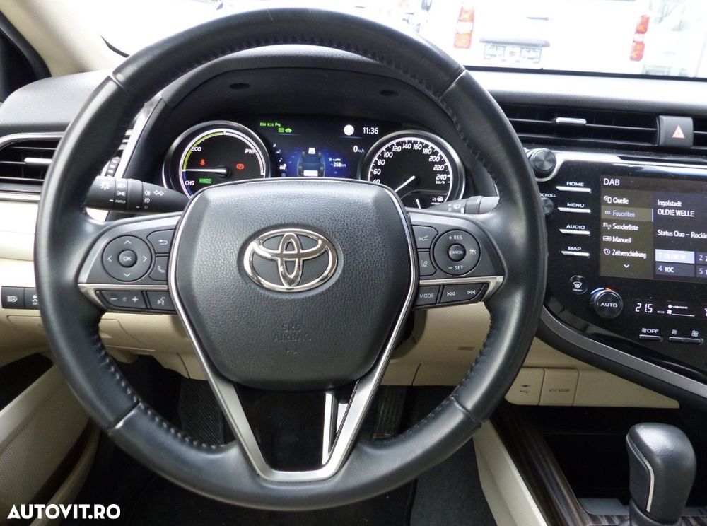 Toyota Camry Executive - 14