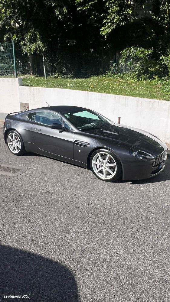 Aston Martin Vantage Coupe V8 - 12