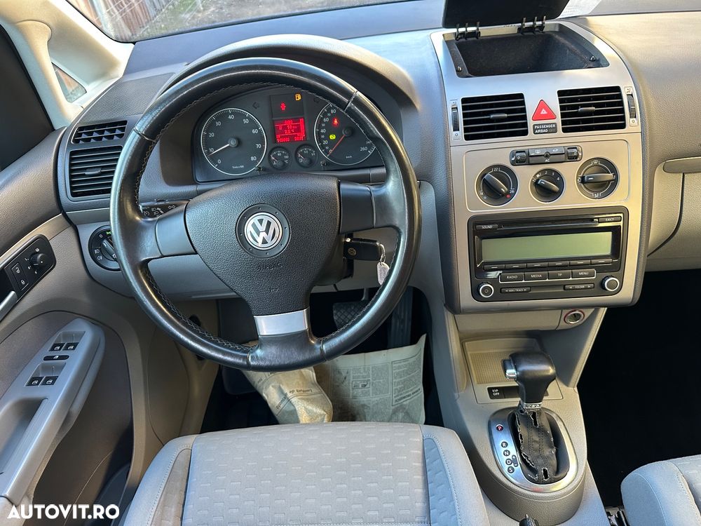 Volkswagen Touran 1.4 TSI DSG Conceptline - 6