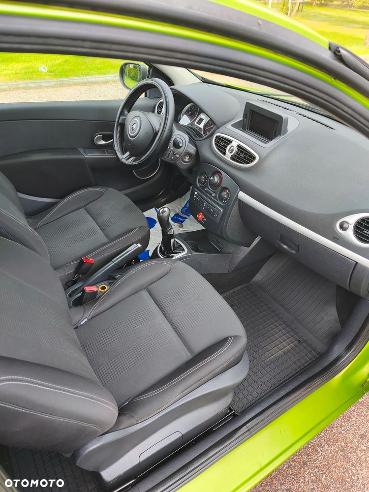 Renault Clio 1.2 16V 75 TomTom Edition - 11