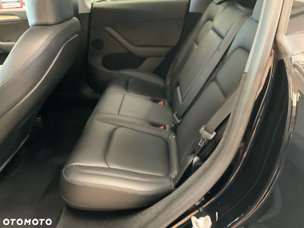 Tesla Model Y Long Range AWD - 9