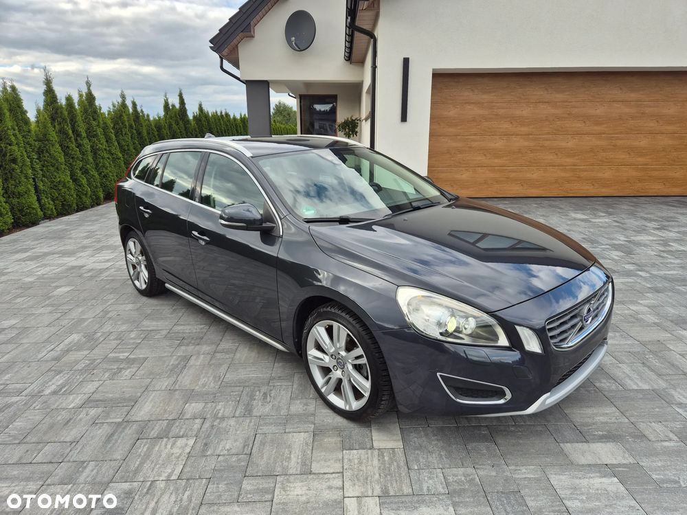 Volvo V60 T4 Summum - 1