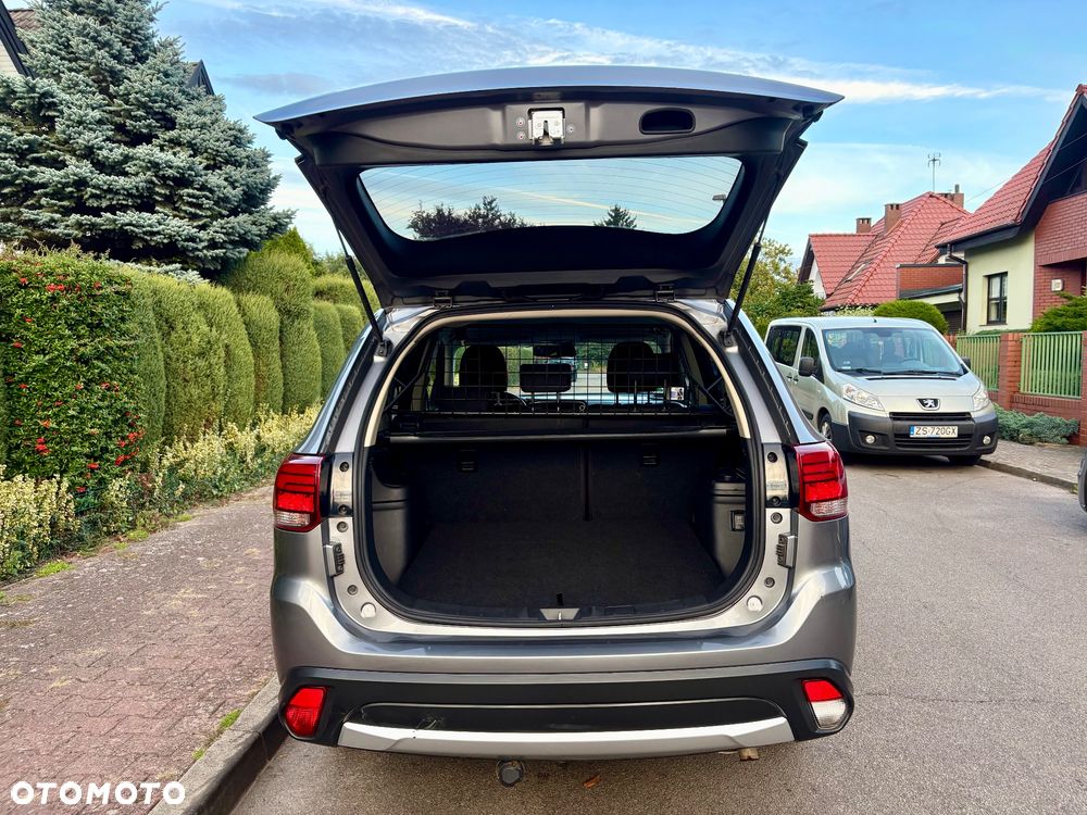 Mitsubishi Outlander 2.0 Invite + 2WD - 18