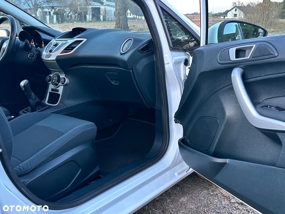 Ford Fiesta 1.25 Celebration - 27