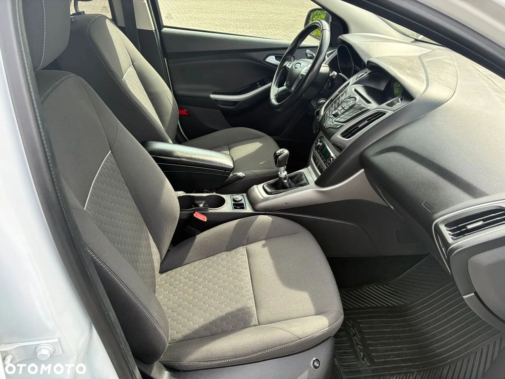 Ford Focus 1.6 TDCi DPF Start-Stopp-System SYNC Edition - 4