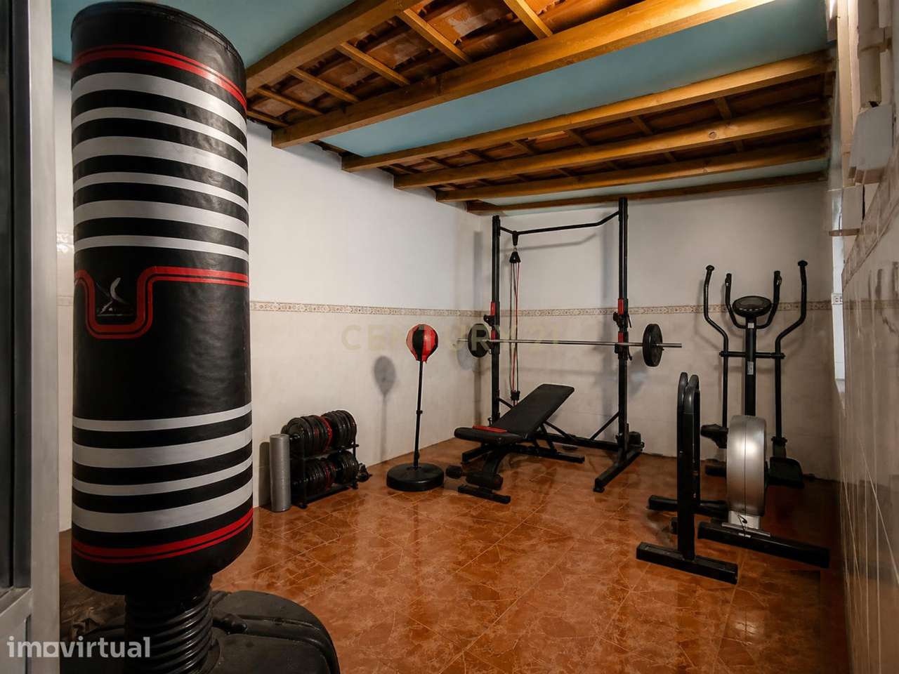 Apartamento Renovado com quintal e anexo,em Almada, Setúbal - Grande imagem: 3/19