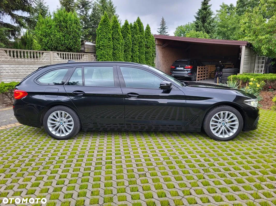 BMW Seria 5 520d Sport Line - 2