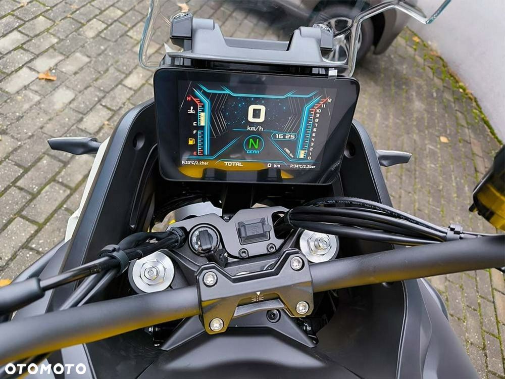 QJMOTOR SVT 650X - 27