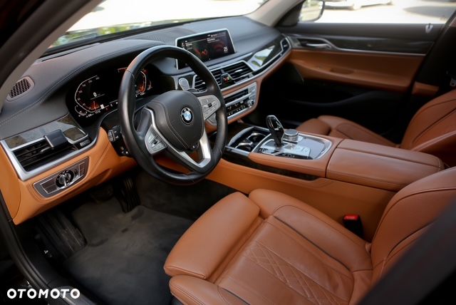 BMW Seria 7 750Li xDrive - 12