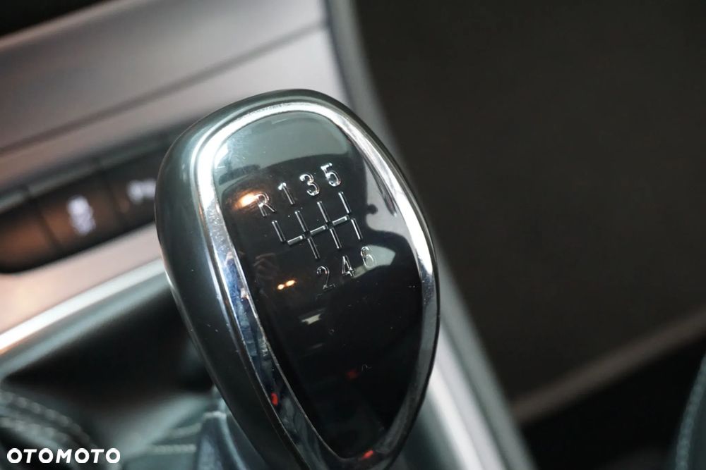 Opel Astra 1.6 CDTI Enjoy - 38