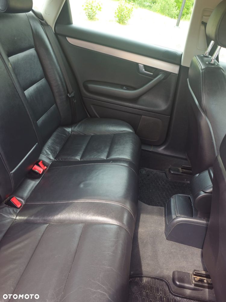 Audi A4 Limousine - 4