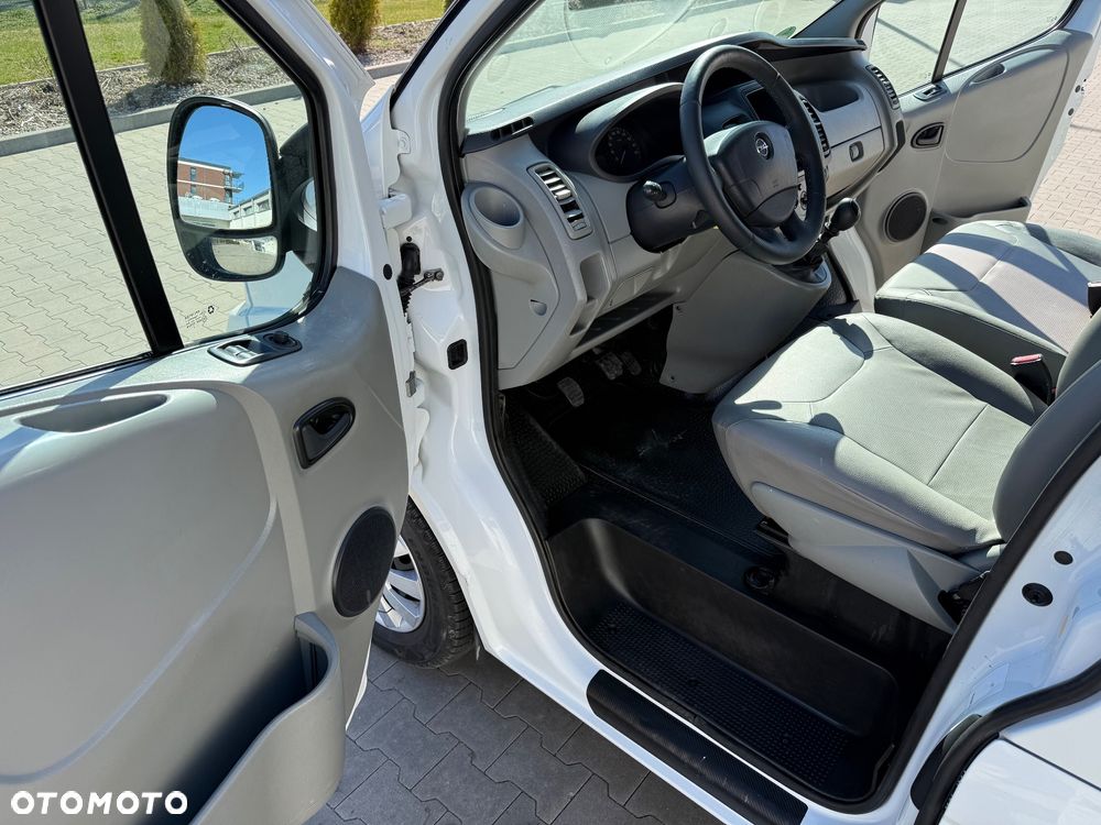 Opel Vivaro - 11