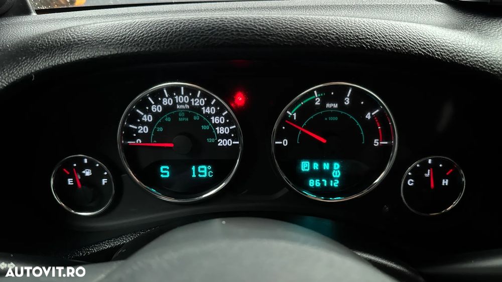 Jeep Wrangler 2.8 CRD AT Sahara - 12