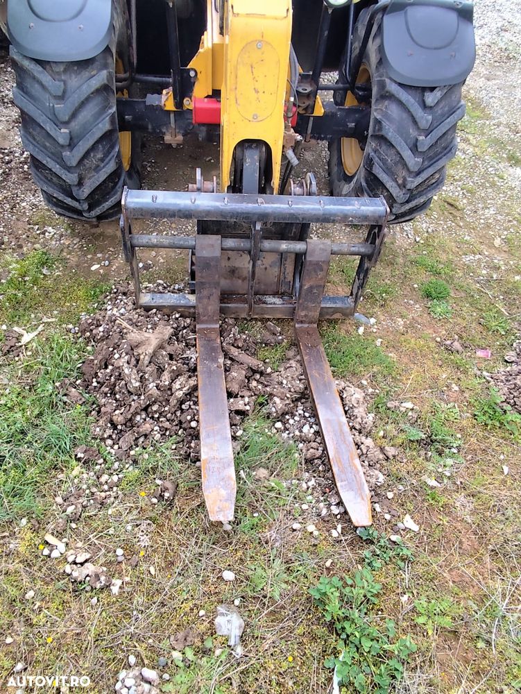 Caterpillar TH407 - 8