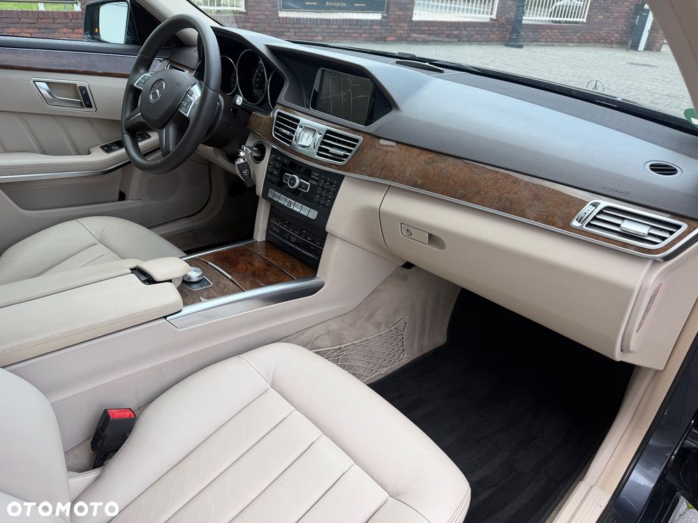 Mercedes-Benz Klasa E 300 BlueTEC HYBRID - 23