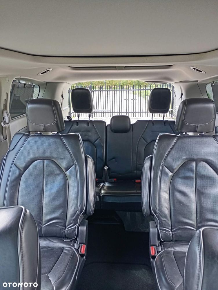 Chrysler Pacifica - 12