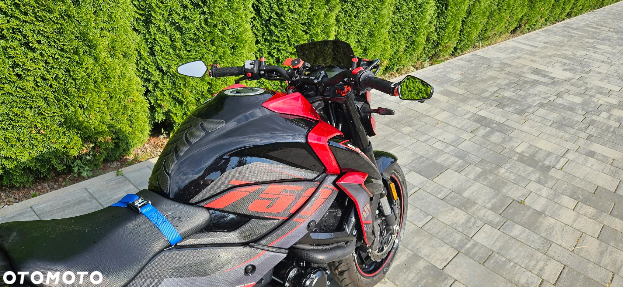 Suzuki GSX - 6