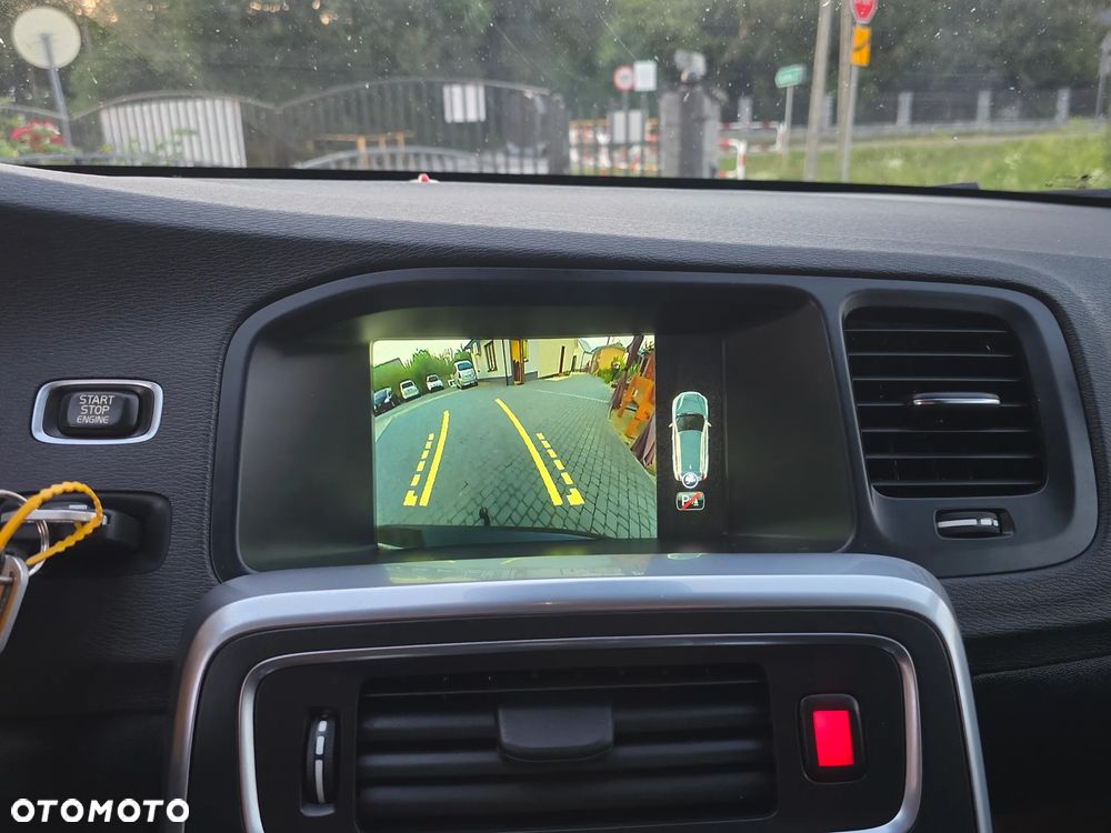 Volvo V60 D4 Momentum - 32