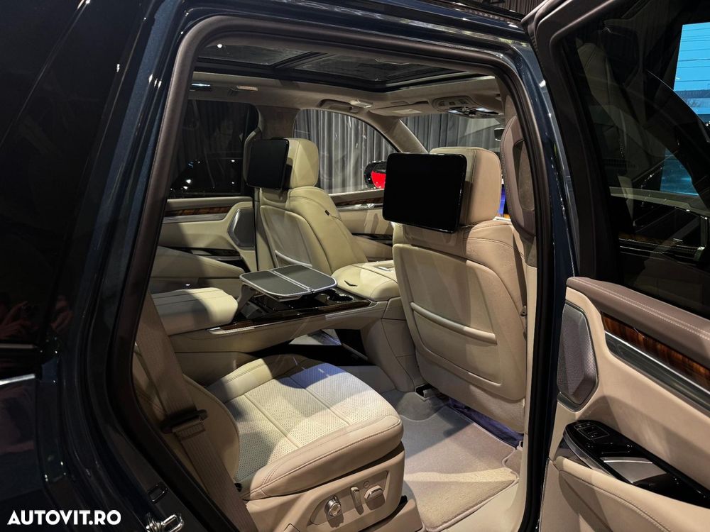 Cadillac Escalade - 32